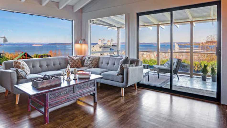 There are both advantages and disadvantages to owning furnished holiday lettings!